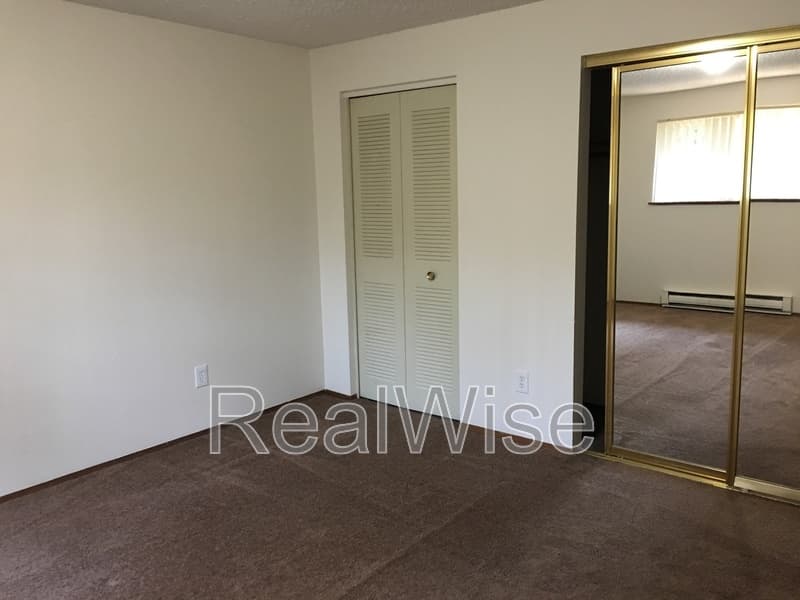 Gresham Condo: 17838 NE Multnomah Dr