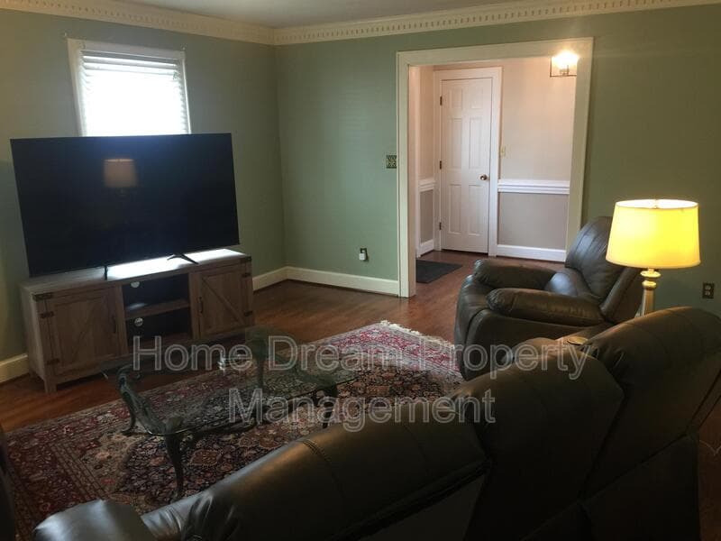 Fredericksburg House: 842 Spring Valley Dr A1