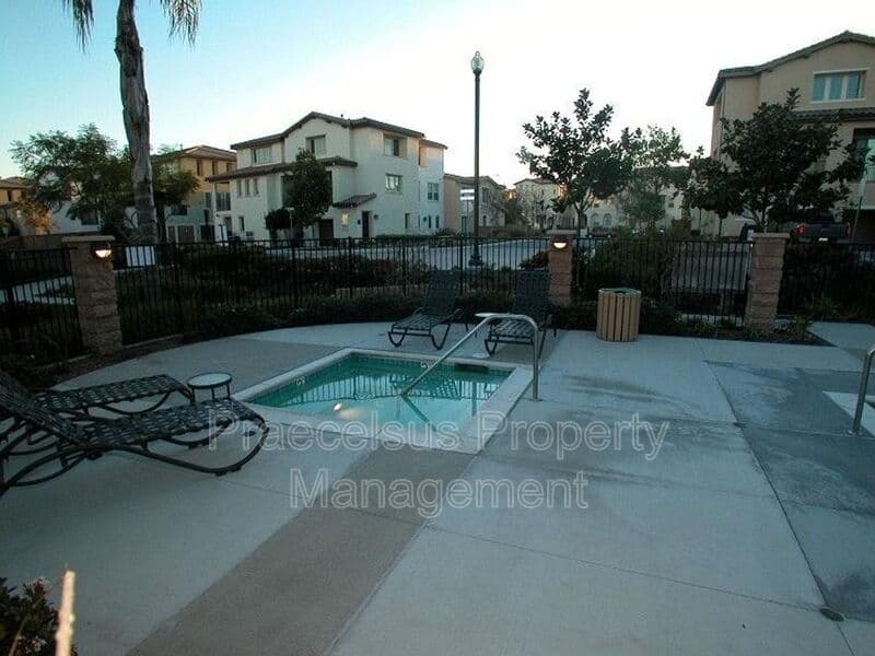 Chula Vista Townhome: 1724 Rolling Water