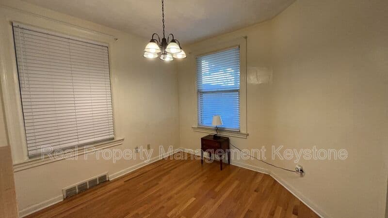 Pittsburgh House: 1122 Greenfield Avenue