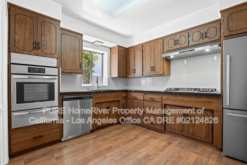 Los Angeles House: 1534 Hayworth Ave
