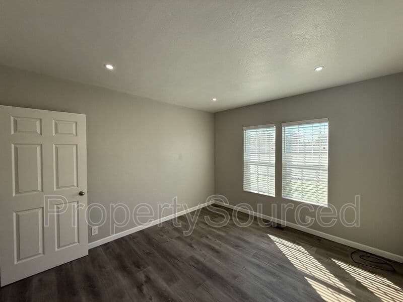 Manteca House: 807 W Yosemite