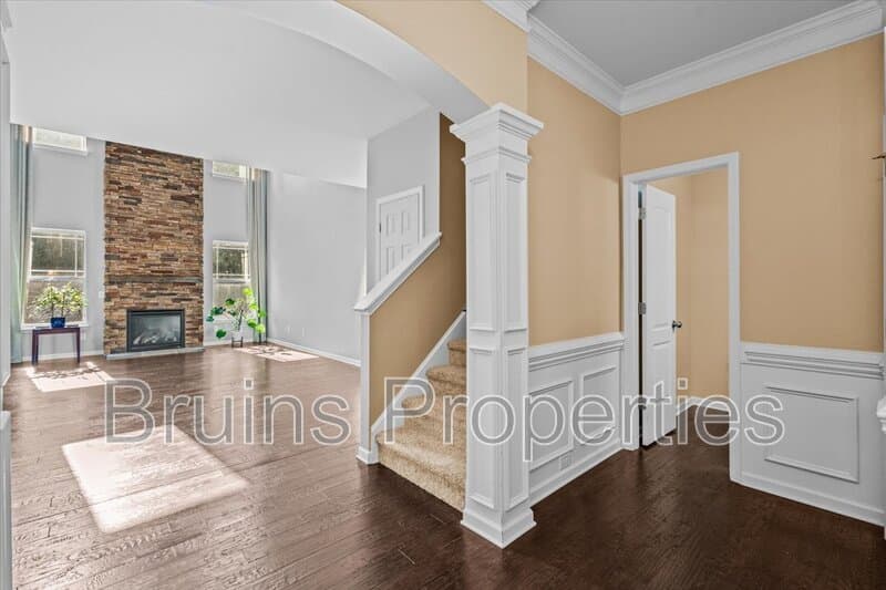 High Point House: 1814 Castle Gate Court