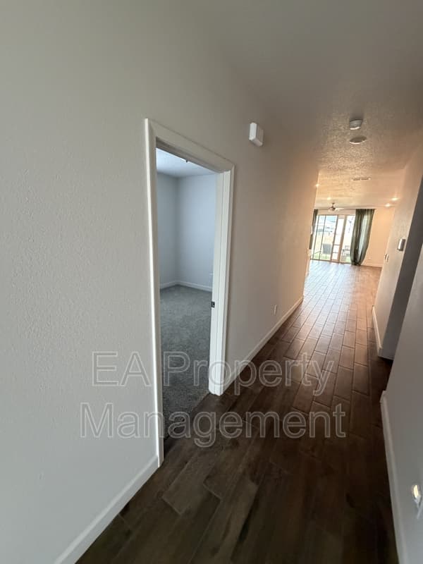 Rio Rancho House: 6742 Clayton Dr NE