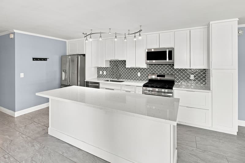 Honolulu Condo: 2215 Aloha Drive #4J