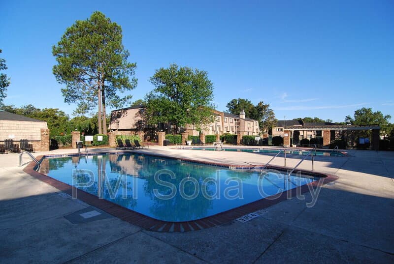 Columbia Condo: 810 Old Manor Road