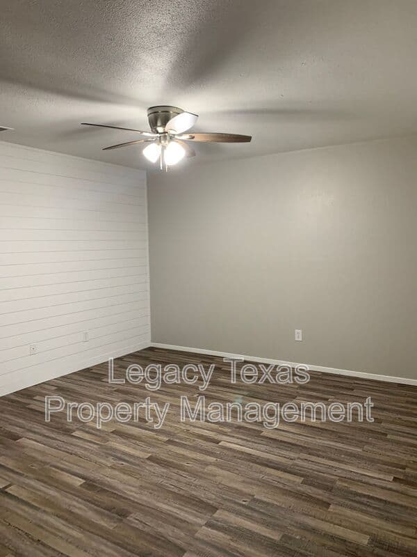 CLEBURNE Condo: 1410 Courtney Pl