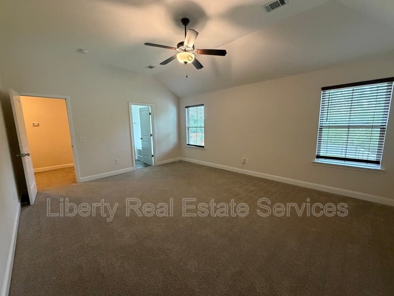 Hinesville House: 224 Whipple Ave