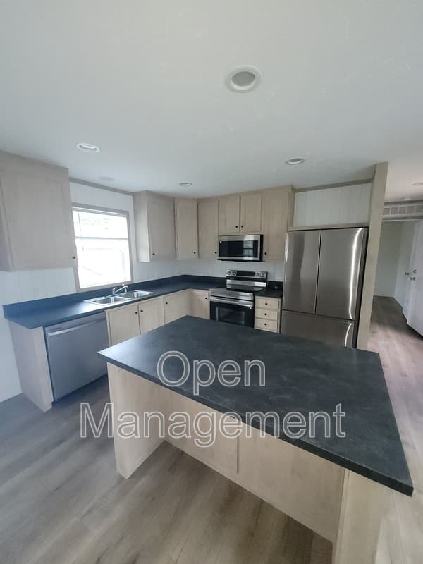 Louisville House: 3416 Kramers Ln