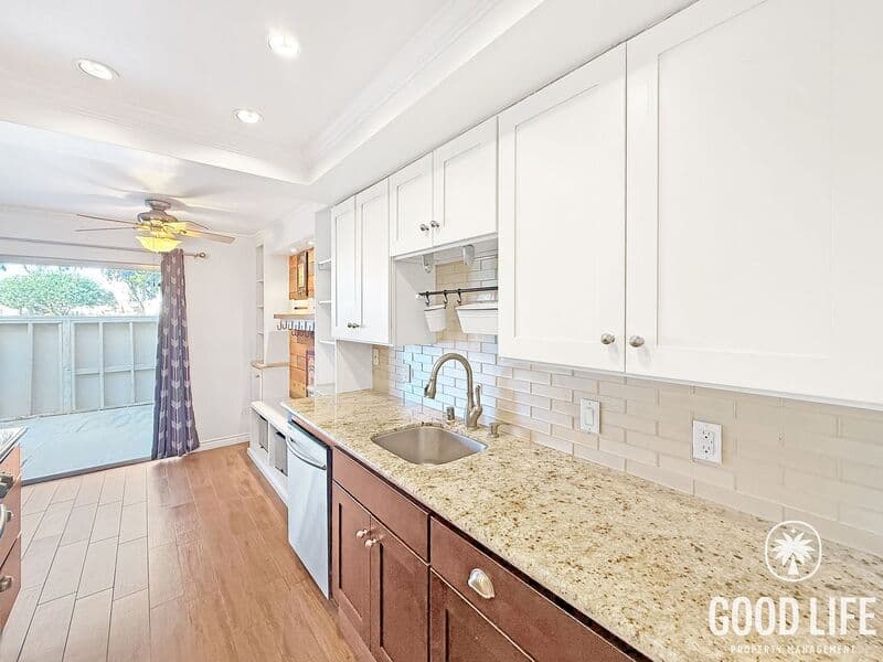 Oceanside Townhome: 827 Shelter Cove Way