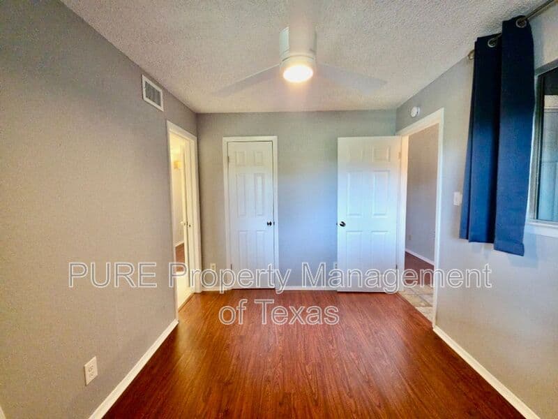 Austin Condo: 2500 Burleson Rd