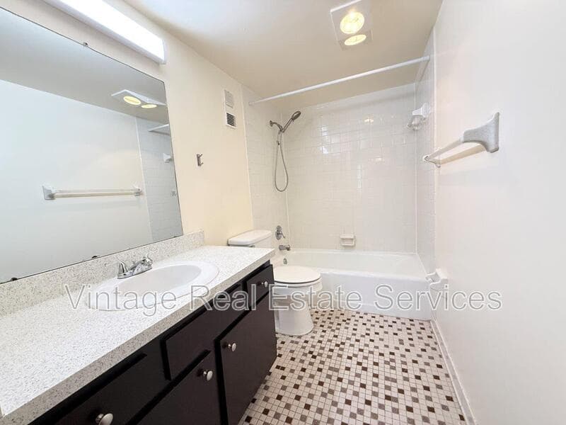 St. Petersburg Apartment: 3301 58th Ave S