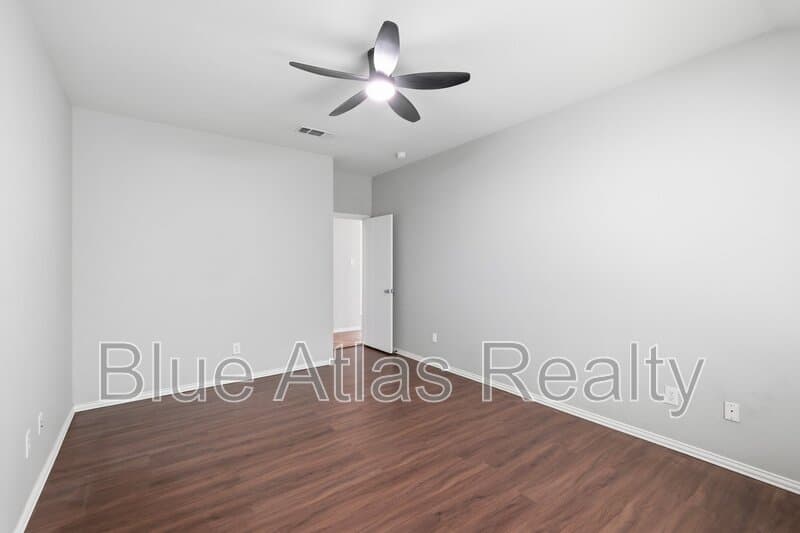 Little Elm House: 1012 Waterview Drive