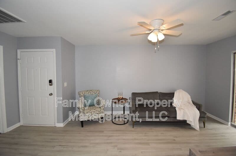 Summerville House: 113 Susan Drive