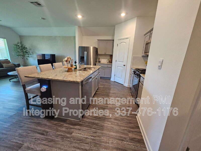 Zachary House: 727 LAMBOT AVE