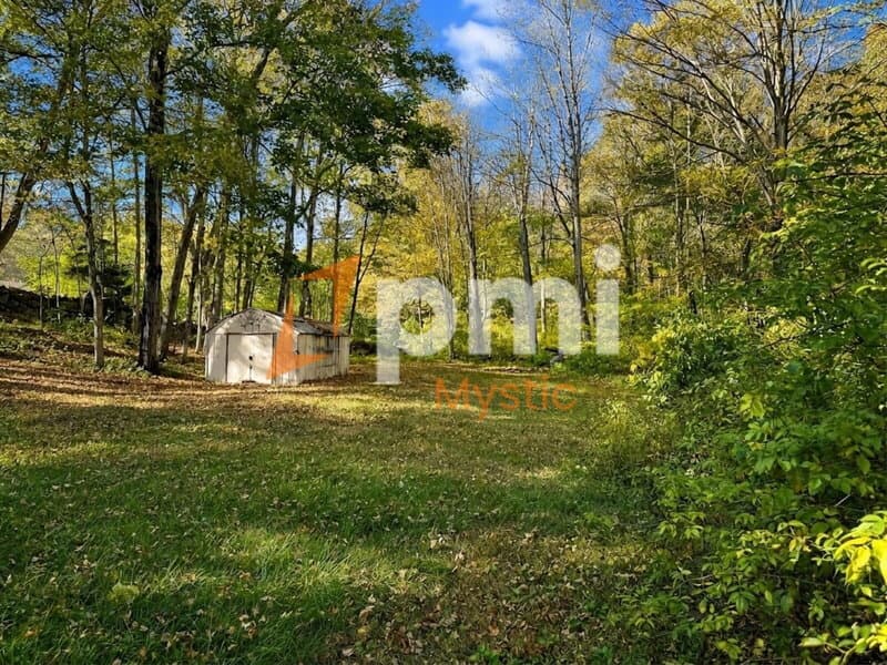North Stonington House: 24 Milltown Road