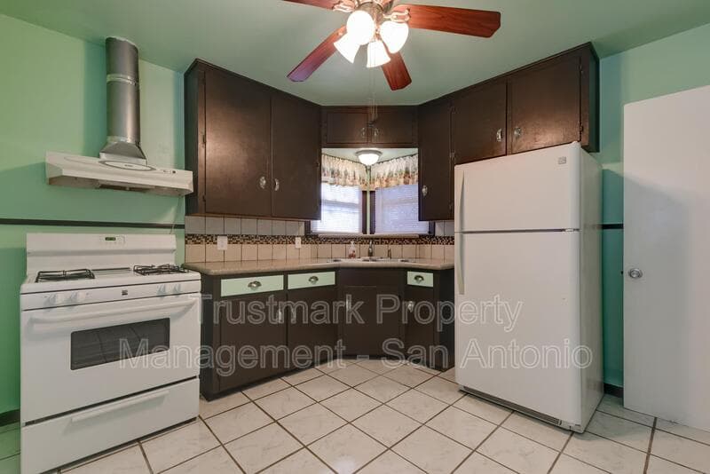 San Antonio House: 1322 W Malone Ave