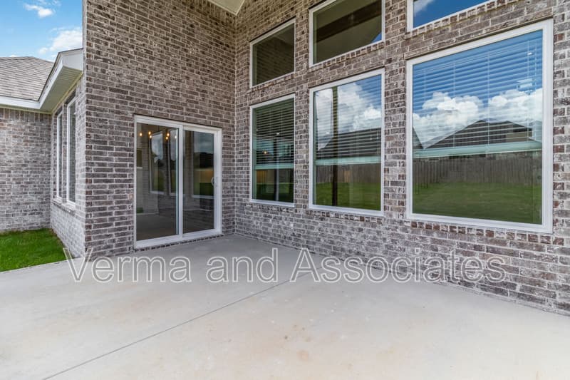 Centerton House: 1041 Whistler St