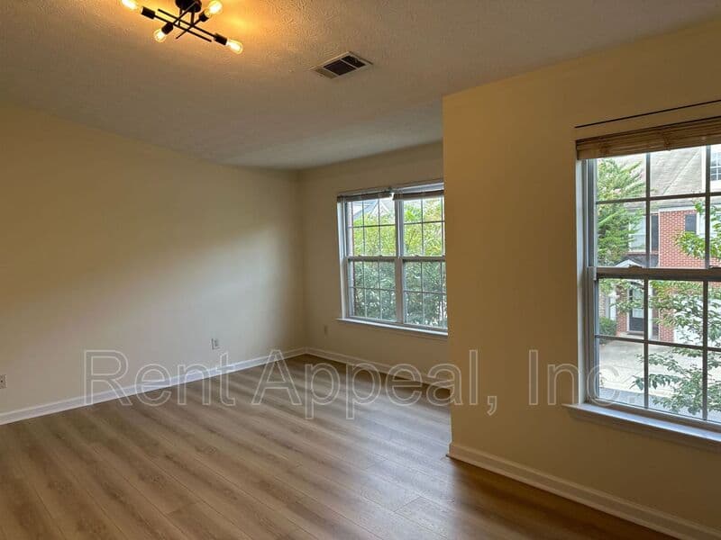 Duluth House: 3880 Grovemont Place