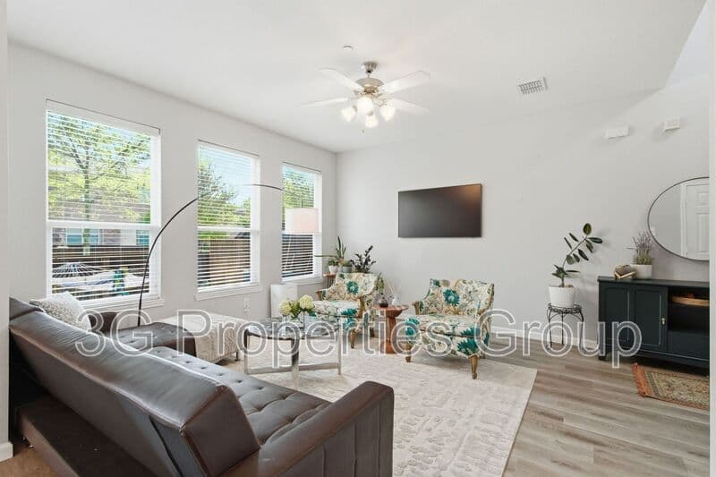 Lewisville House: 2925 St. Andrews Drive