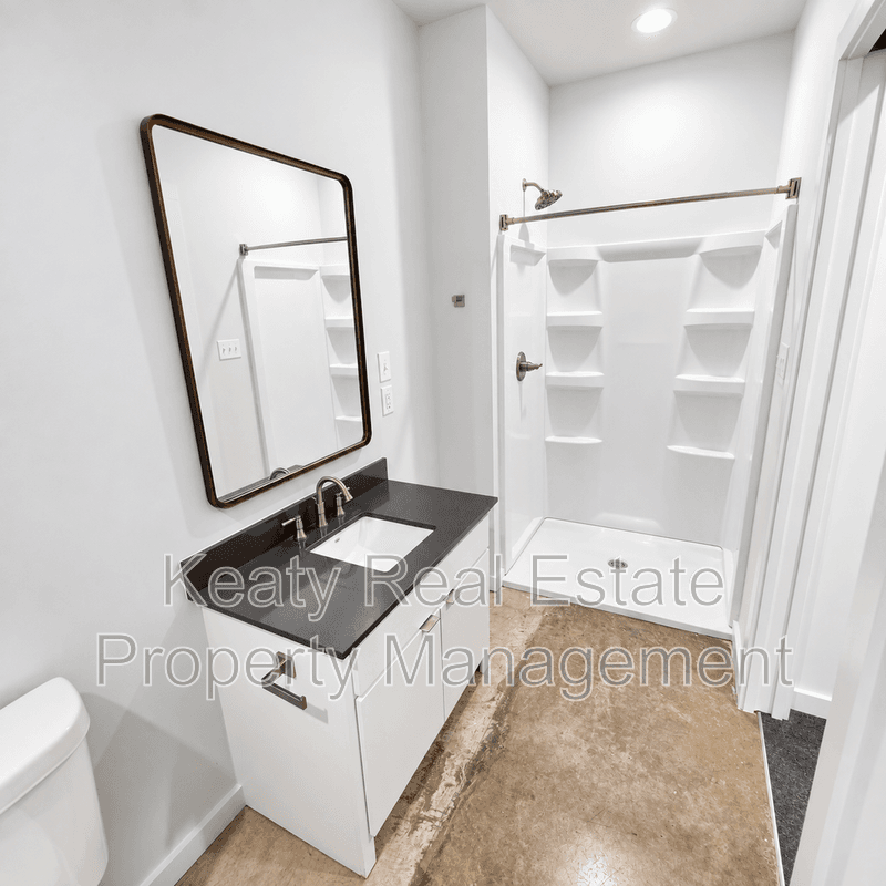 Lafayette House: 136 E Cypress St