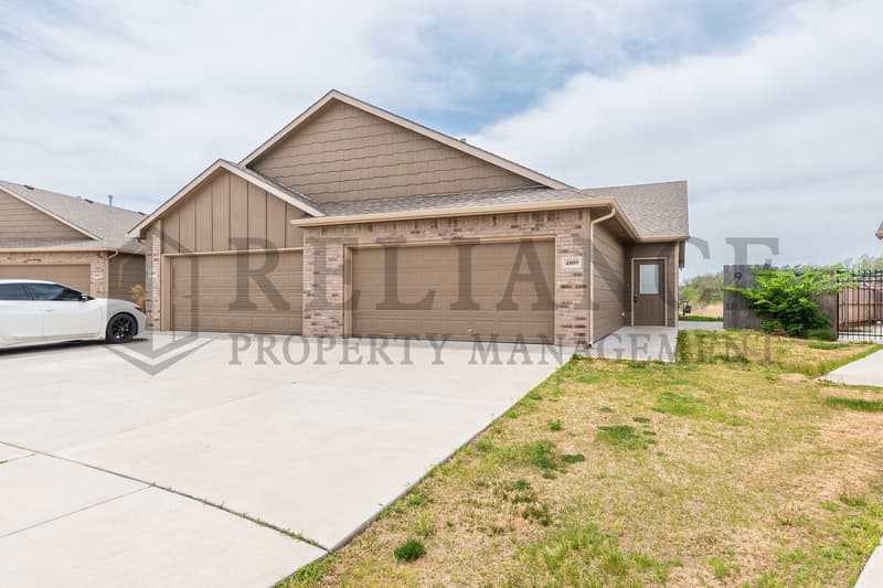 Wichita Condo: 4809 North Hillside Court