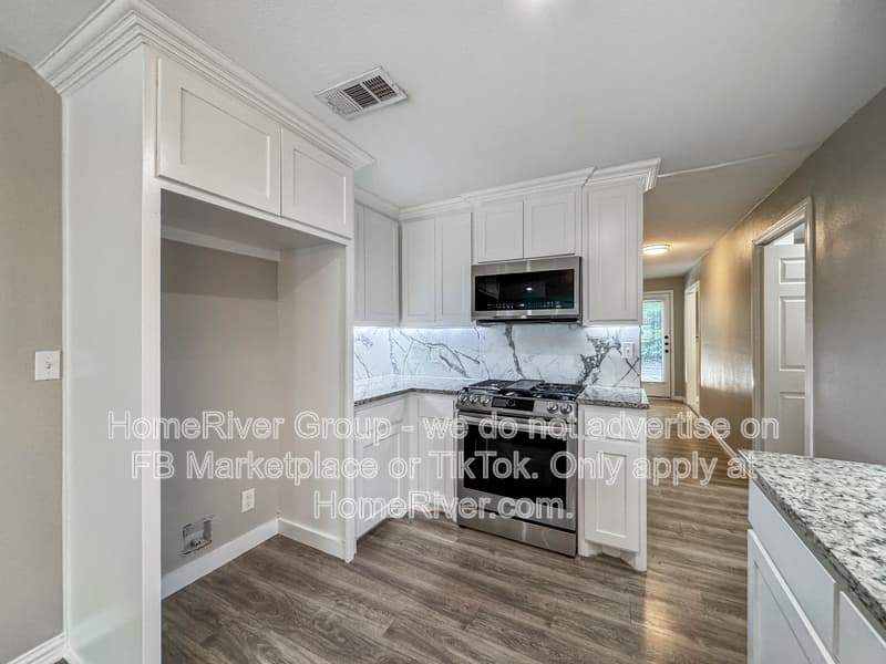 Dallas House: 1124 E 11th St