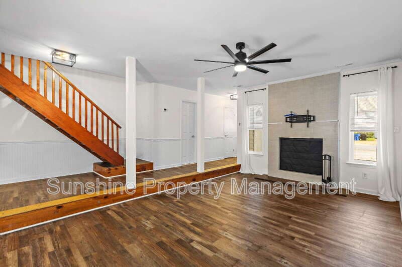Virginia Beach House: 2305 Merl Circle