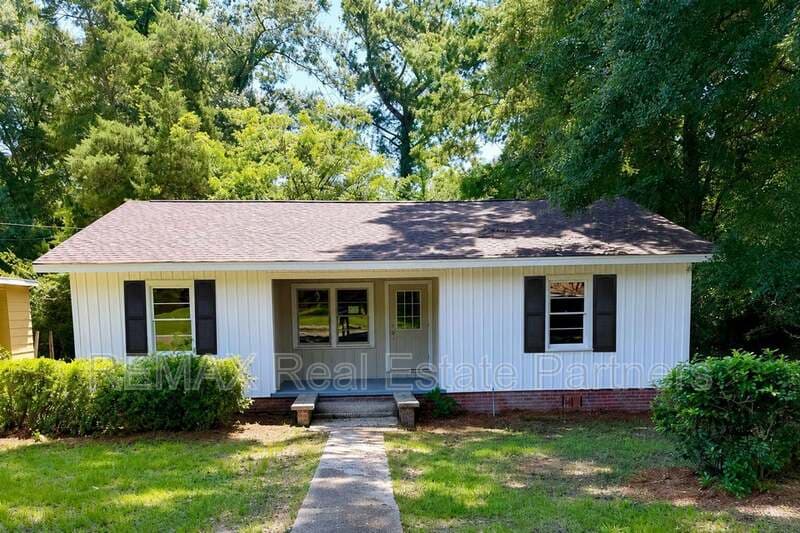 Hattiesburg House: 711 N 19th Ave