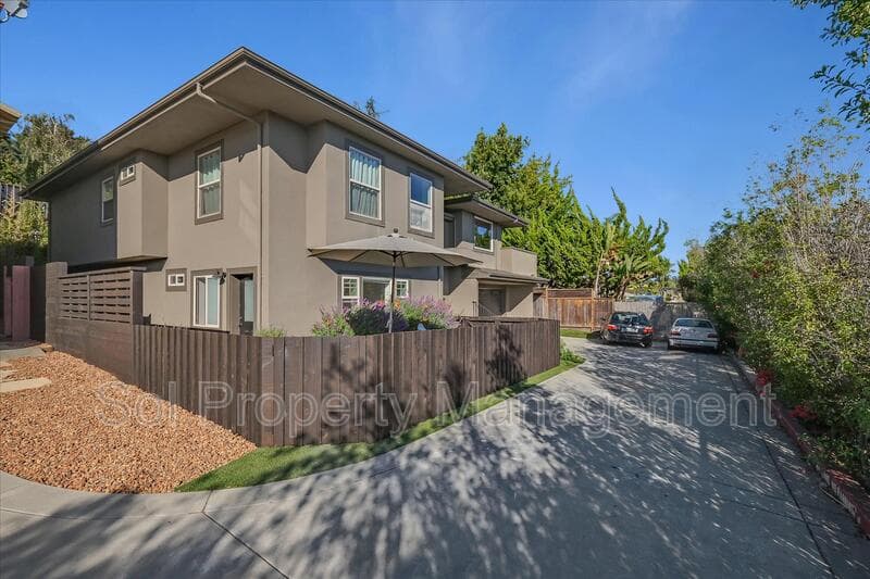 Santa Cruz House: 3370 Houts Drive