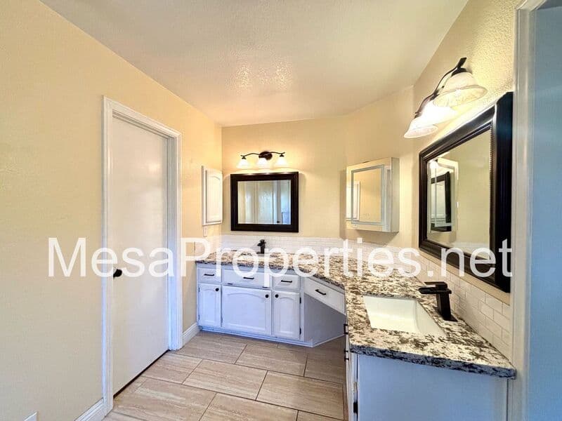 Victorville House: 12820 Santa Anita Trail