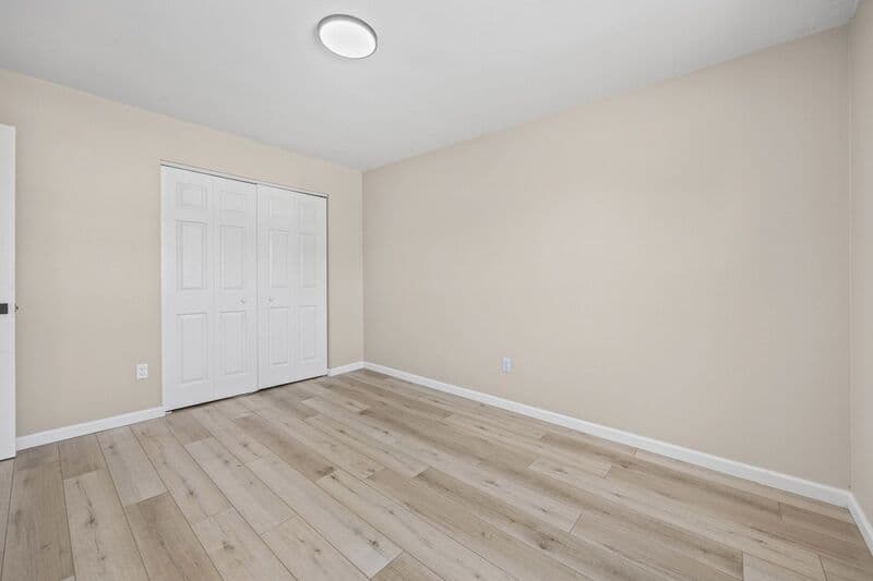 Bloomfield Apartment: 14 Elm Street