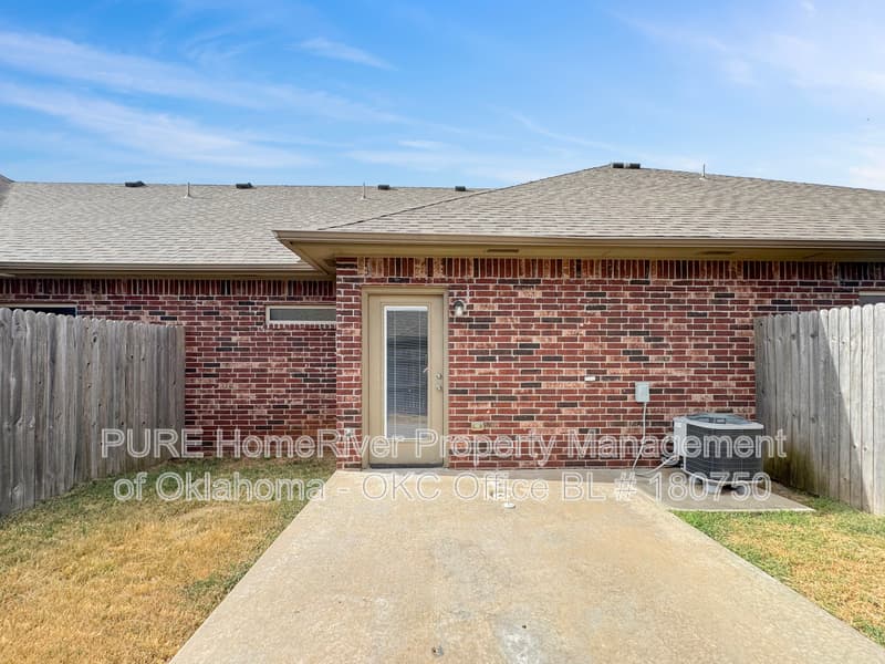 Oklahoma City House: 909 SW 92nd St