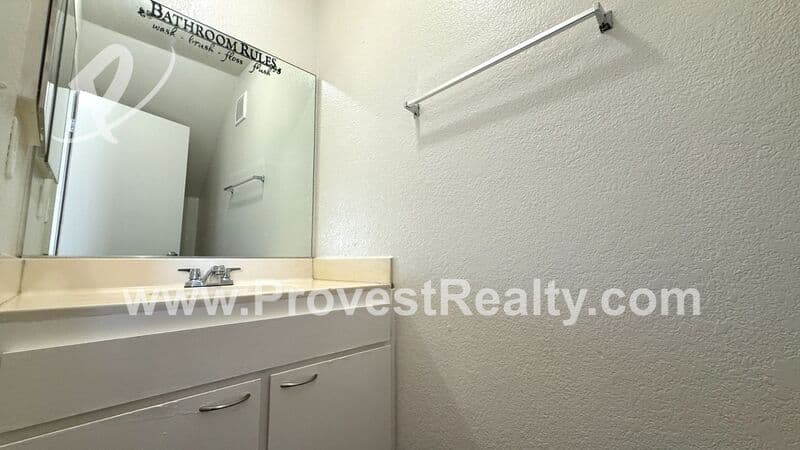 Apple Valley House: 22544 Sioux Rd