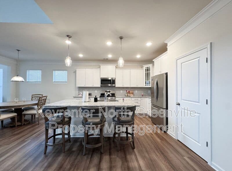 Simpsonville House: 612 Columbus Cir