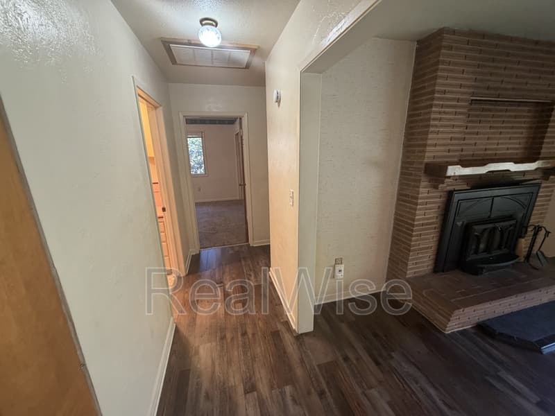 Grants Pass House: 7665 Rogue River Hwy