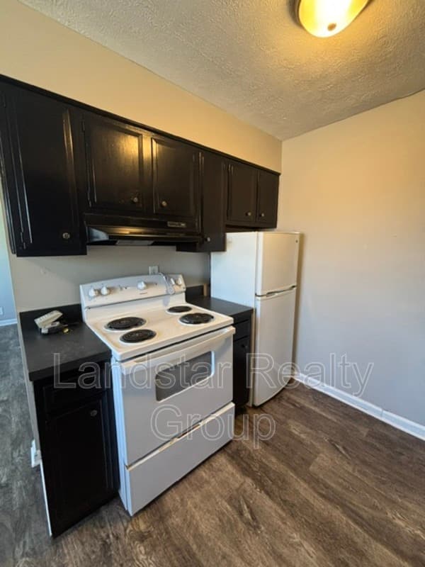 Louisville Condo: 7320 Six Mile lane