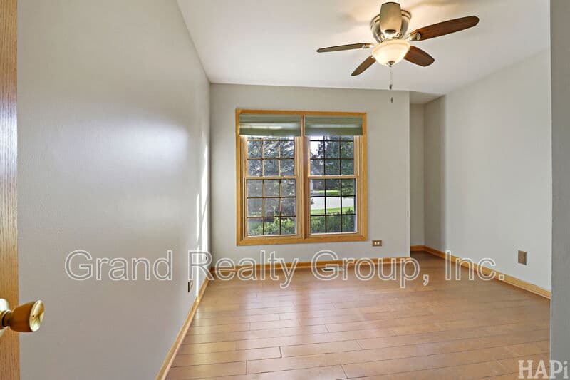 Lake Villa House: 128 Juniper Court