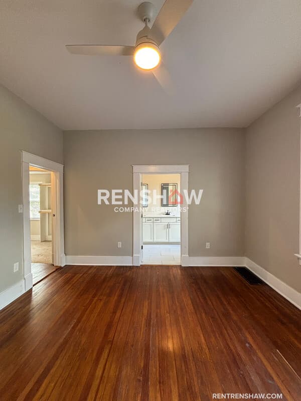 Memphis House: 59 N Willett St