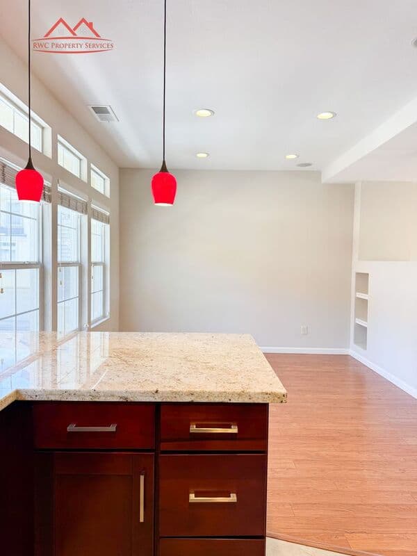 Fremont House: 3634 Fitzsimmons Cmn