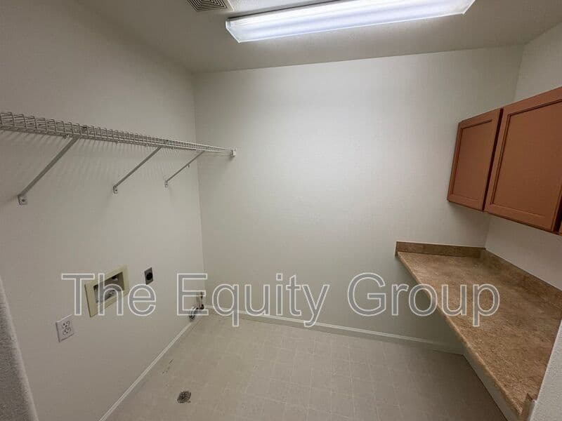 Visalia House: 5928 West Whitley Ave