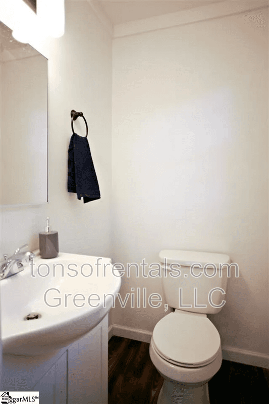 Greenville House: 208 Rison Rd