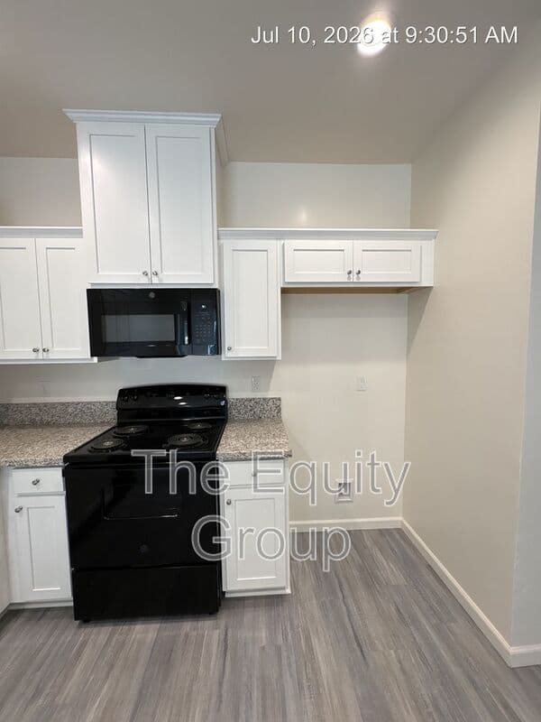 Visalia Condo: 733 S Pinkham