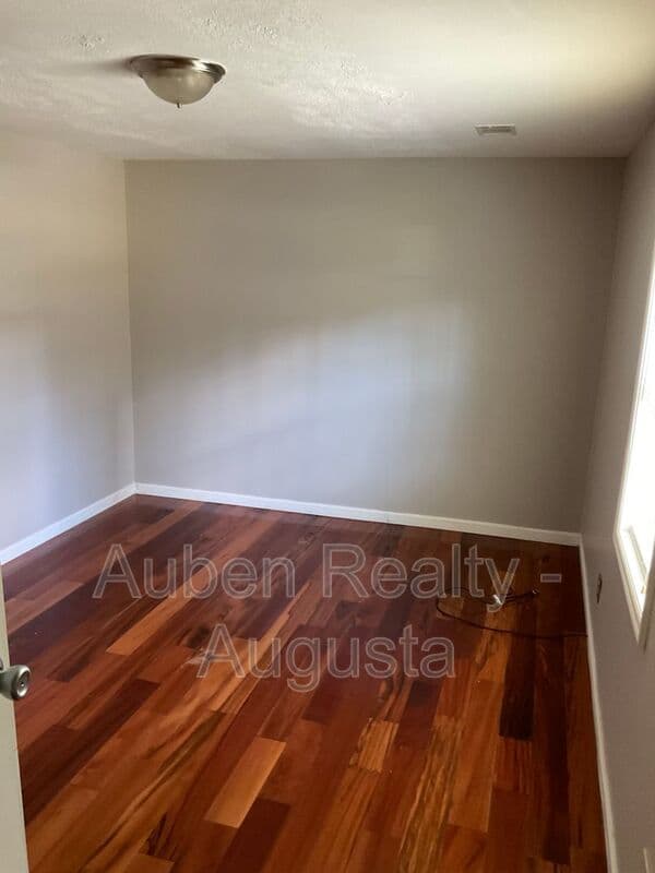Aiken House: 225 Hudson Road