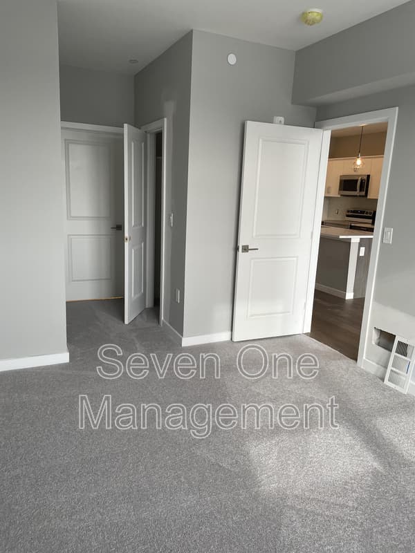 Philadelphia Condo: 4649 Umbria Street - 304