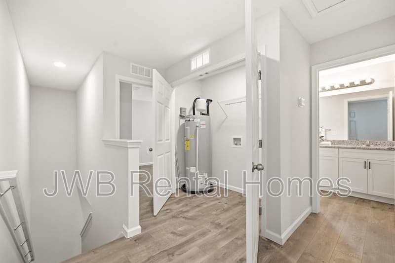 Jacksonville House: 9089 India Ave
