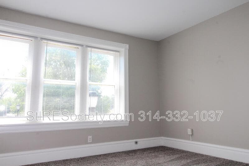 St. Louis Condo: 7615 S. Broadway #2F