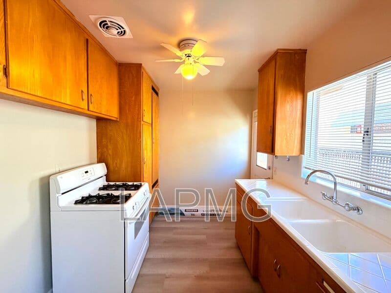 Burbank House: 318 N. Seventh St.