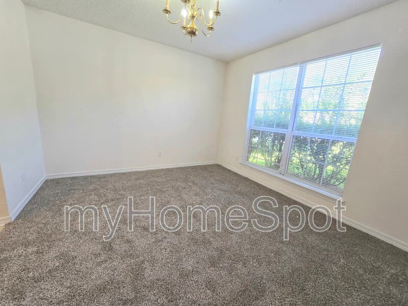 Pensacola House: 2497 Redoubt Ave