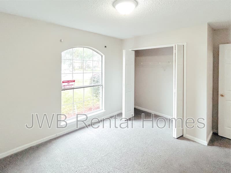 Orange Park House: 383 Turtle Dove Dr